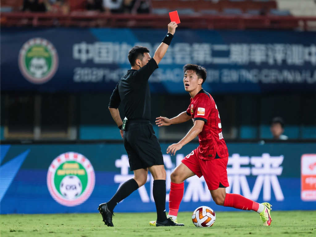 足协裁判评议第二期:周定洋红牌判罚被认定为误判 足协裁判评议第二期:周定洋红牌判罚被认定为误判